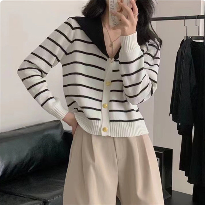 Fashion knitted cardigan for women with collar and button details Lune London