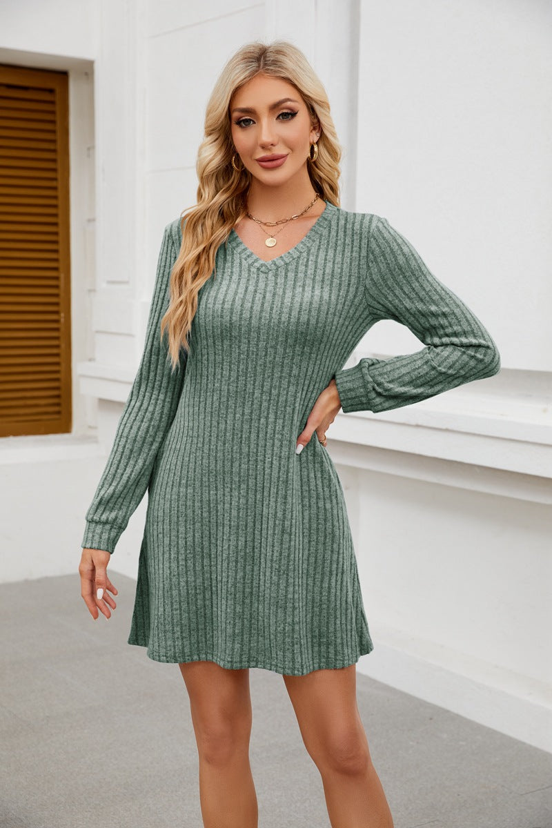 Fitted knit dress for women with V-neck and fine ribbed finish Lune London