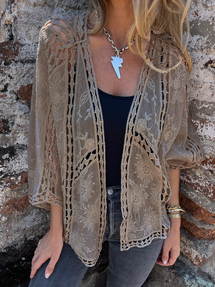Dames joli cardigan en dentelle avec motif floral et manches aérées Chic & Stil