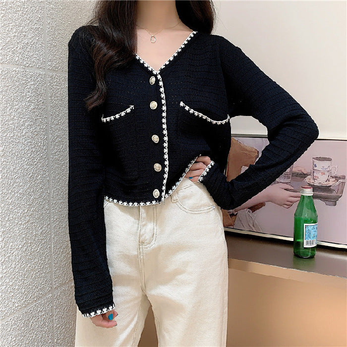 Ladies fashionable cardigan with contrasting details and button placket Chic & Stil