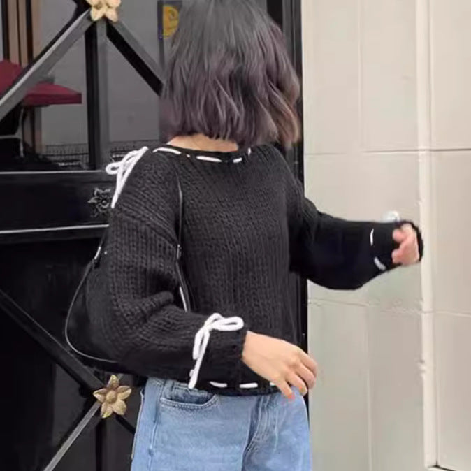 Pull en tricot décontracté pour femmes avec épaules dénudées et détails à cordon Chic & Stil