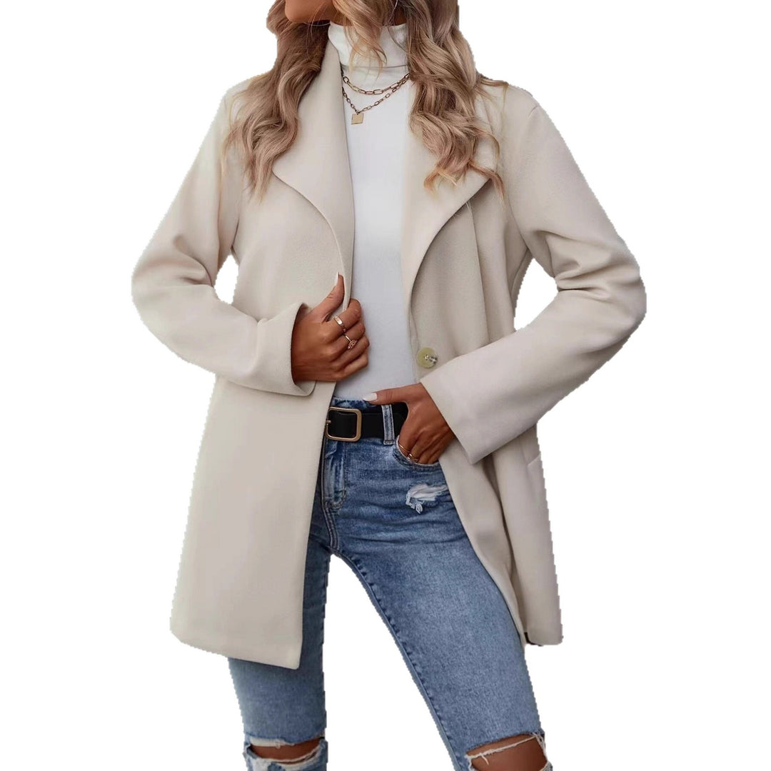 Ladies elegant short coat with minimalist cut Lune London