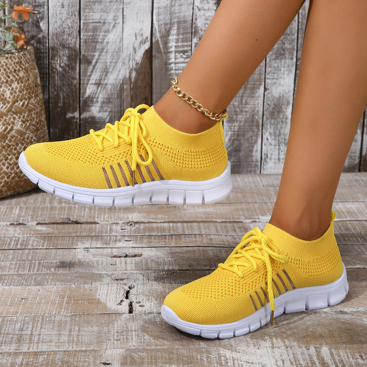 Women's sports shoes with breathable knit upper Lune London