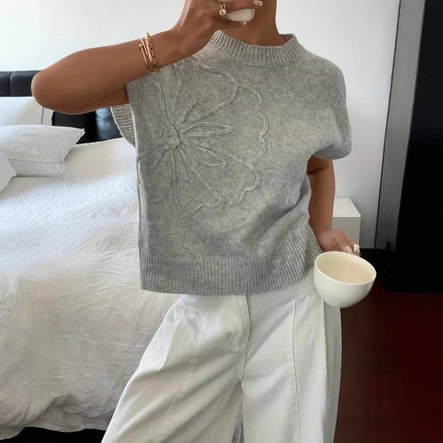 Women's short-sleeve sweater with raised floral pattern and relaxed fit Lune London
