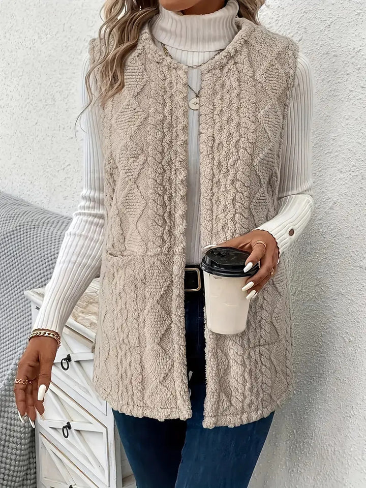 Knitted cardigan for women with luxurious upper material Lune London
