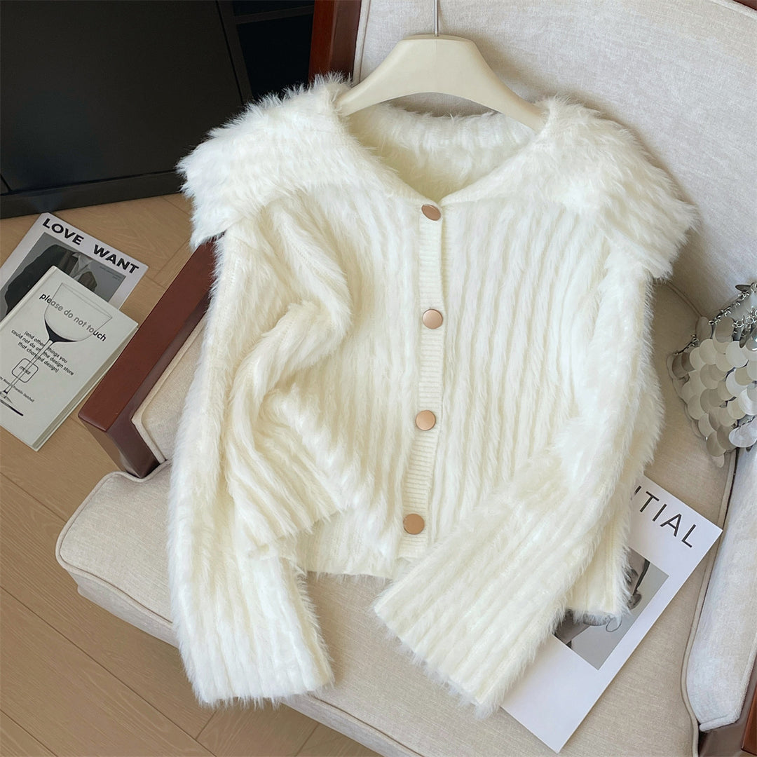 Ladies Big Cardigan with wide collar and button placket Lune London