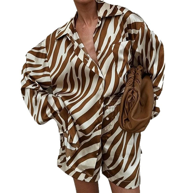 Leisure shirt for women with a stylish animal print and a relaxed cut Lune London