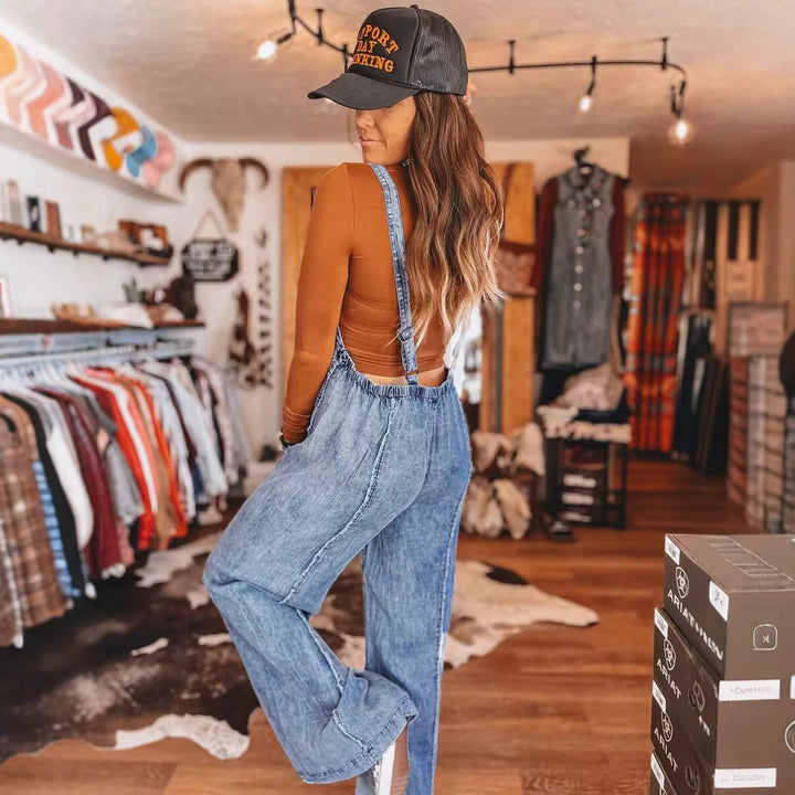 Salopette en denim pour femmes avec jambe large et poches pratiques Chic & Stil