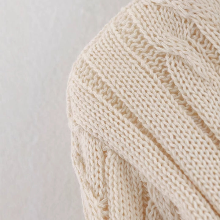 Pull en tricot pour femmes avec col montant classique et motif en câble intemporel Chic & Stil