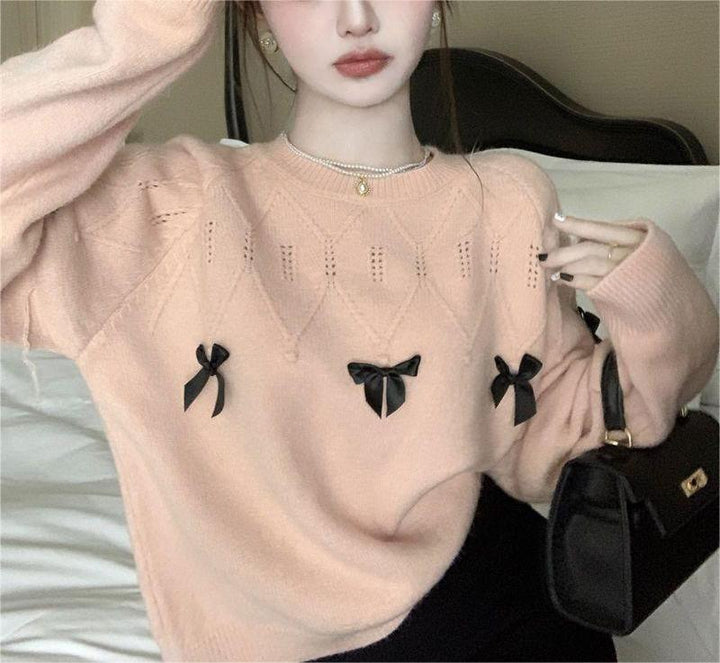 Pull confortable pour femmes avec des appliqués en nœud ludiques Chic & Stil