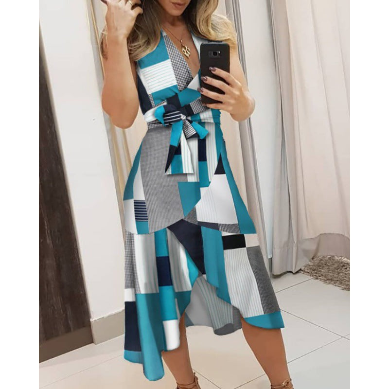 Robe portefeuille femme avec motif graphique moderne et détail de ceinture Chic & Stil