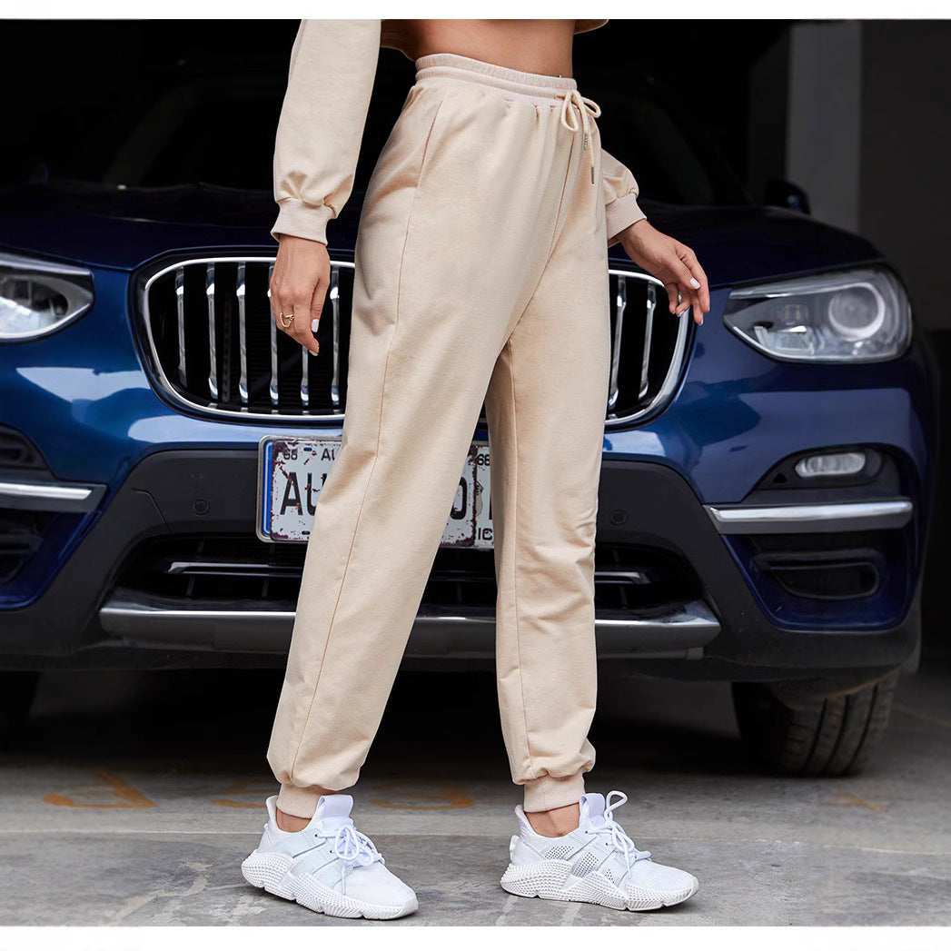 Casual women's pants with a slim fit and high waist Lune London
