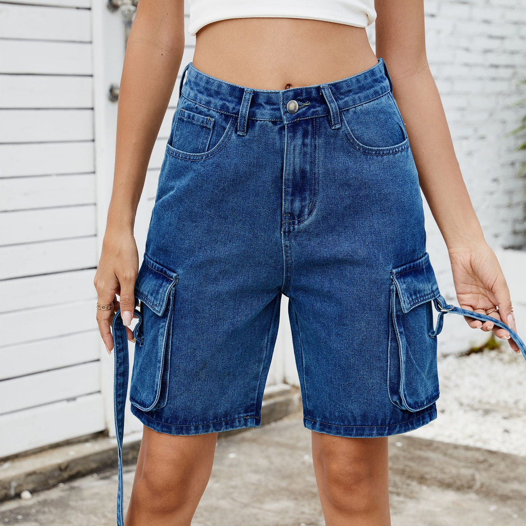 High-waisted casual women's cargo shorts with practical side pockets Lune London