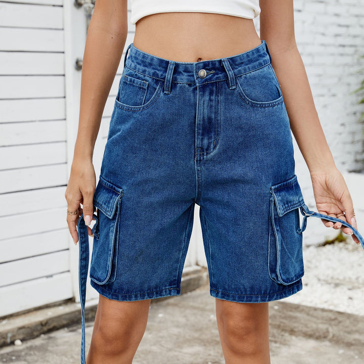 High-waisted casual women's cargo shorts with practical side pockets Lune London