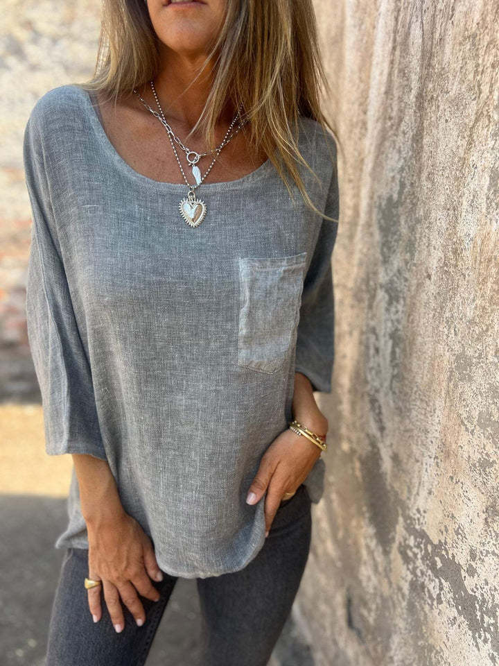 Light linen blouse for women with practical pockets and relaxed fit Lune London
