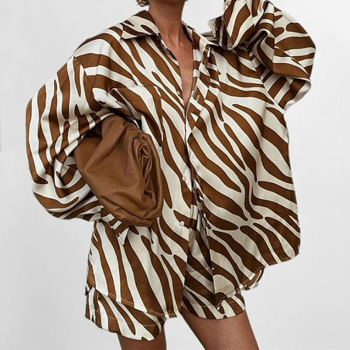 Leisure shirt for women with a stylish animal print and a relaxed cut Lune London