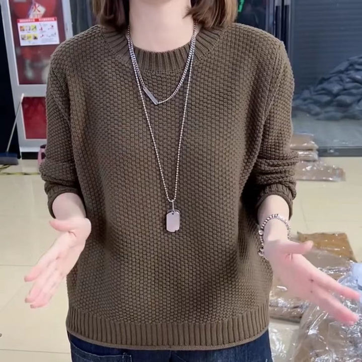 Casual knitted pullover for women with a textured surface and a loose fit Lune London