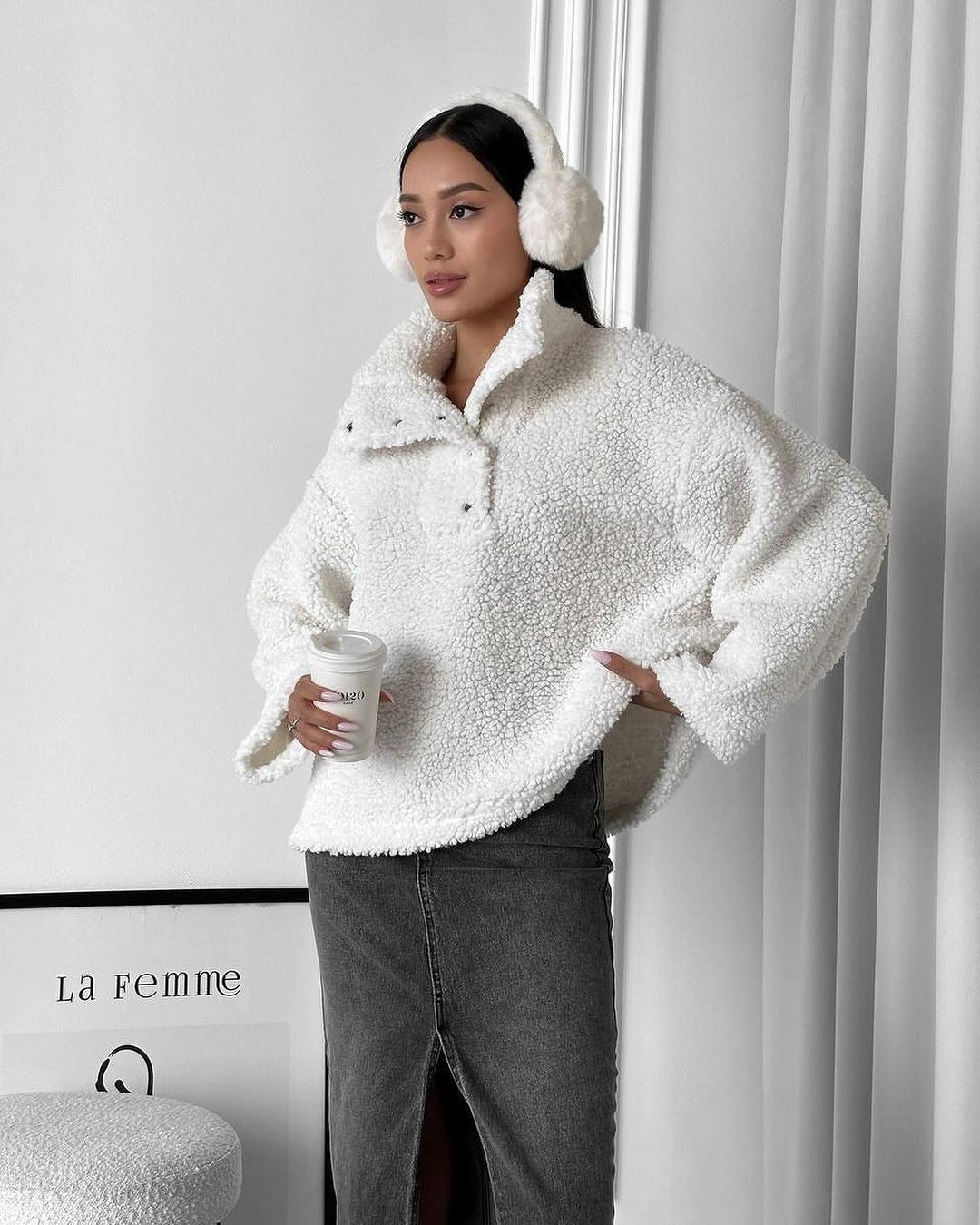 Comfortable fleece sweater for women in a chic casual style