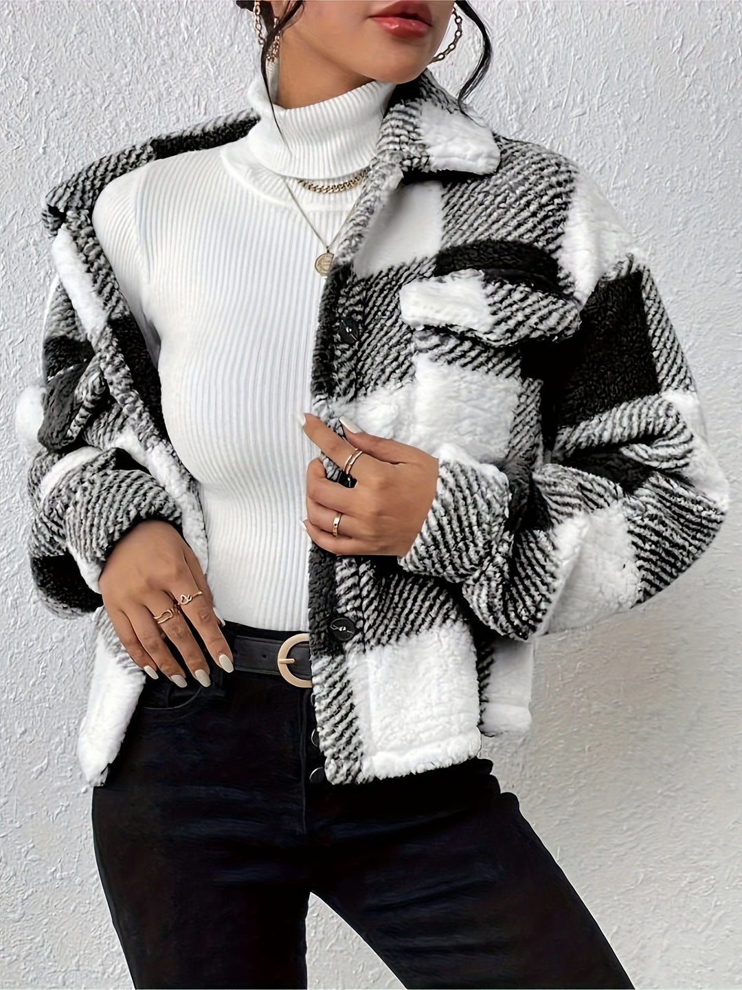 Women’s plush jacket with checkered look, featuring chest pockets and button closure Lune London