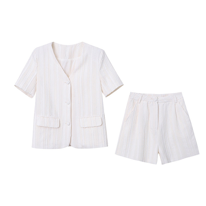 Women's casual two-piece set with structured top and shorts Chic & Stil