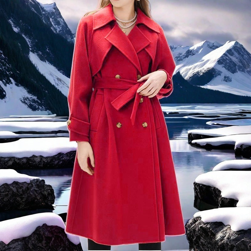 Elegant trench coat for women with double-breasted buttons and fitted cut Lune London