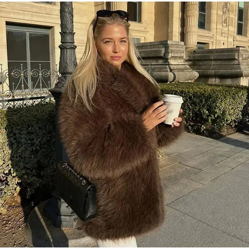 Veste en fausse fourrure de luxe pour femmes avec des manches volumineuses Chic & Stil