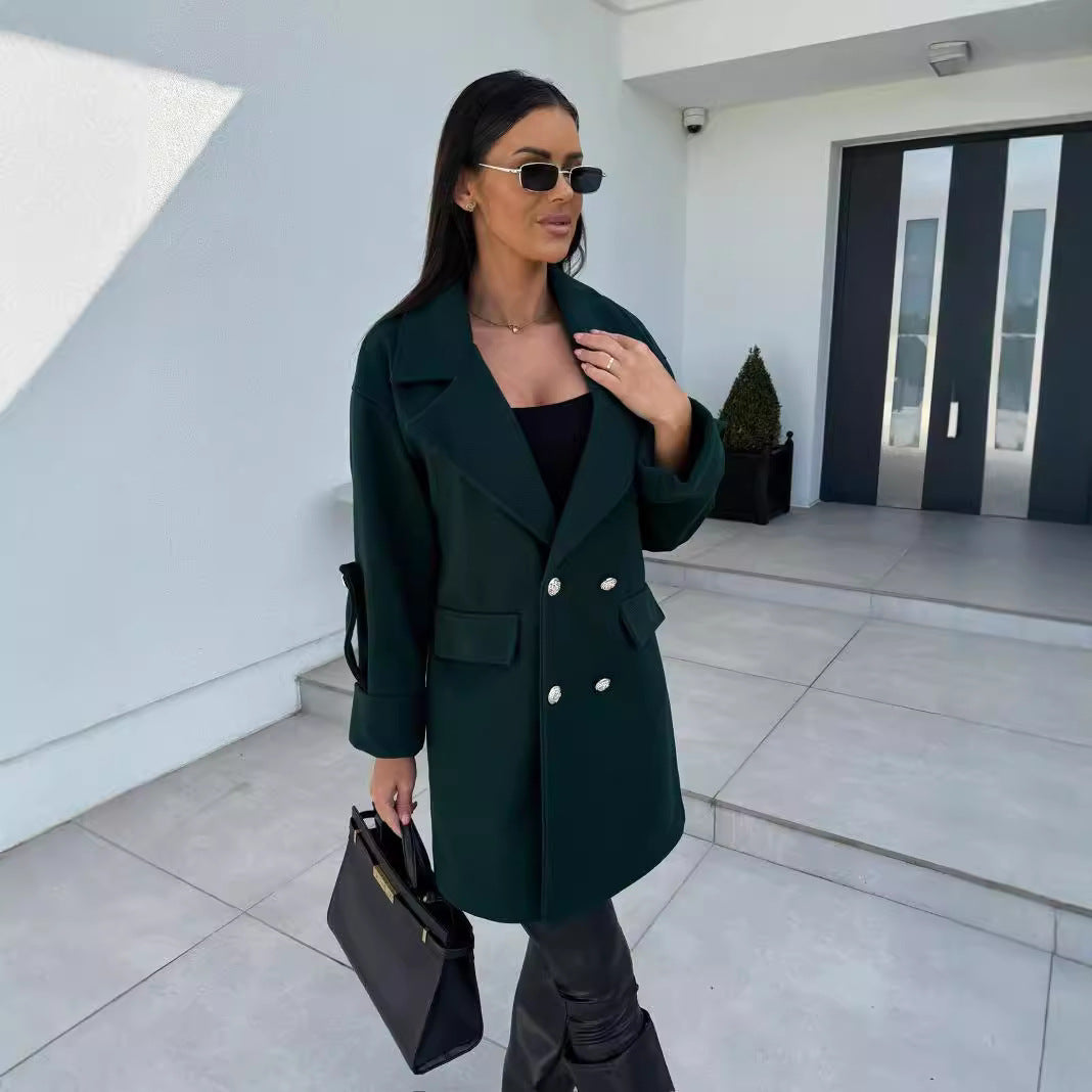 Elegant oversized women's blazer with double-breasted buttons and practical pockets Lune London
