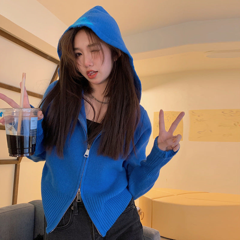 Hoodie pour femmes avec fermeture éclair moderne et coupe ajustée Chic & Stil