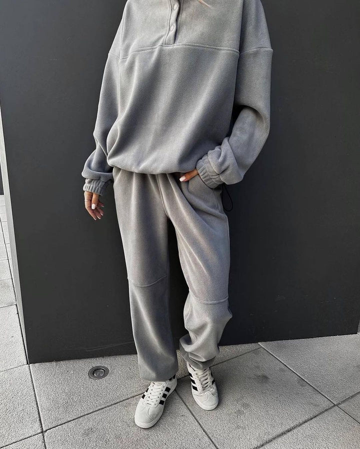 Casual fleece sweater for women with half-buttoning and relaxed fit Lune London