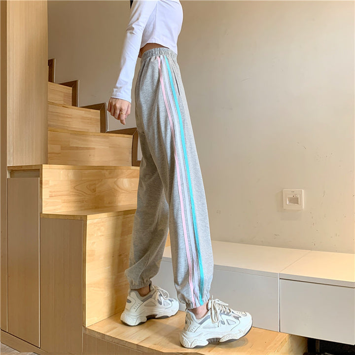 Pantalons de jogging sportifs pour femmes avec des inserts latéraux tendance Chic & Stil