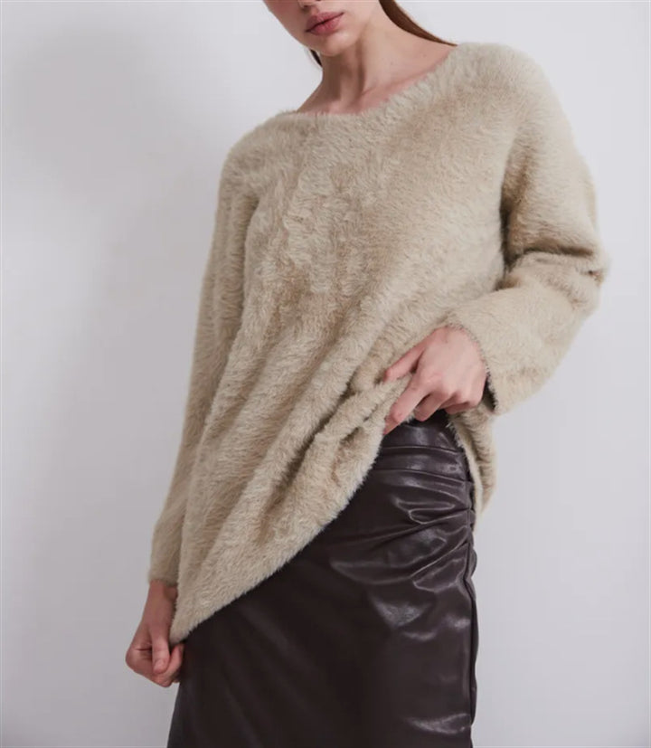 Ladies Soft V-neck Pullover in High-Quality Material Lune London