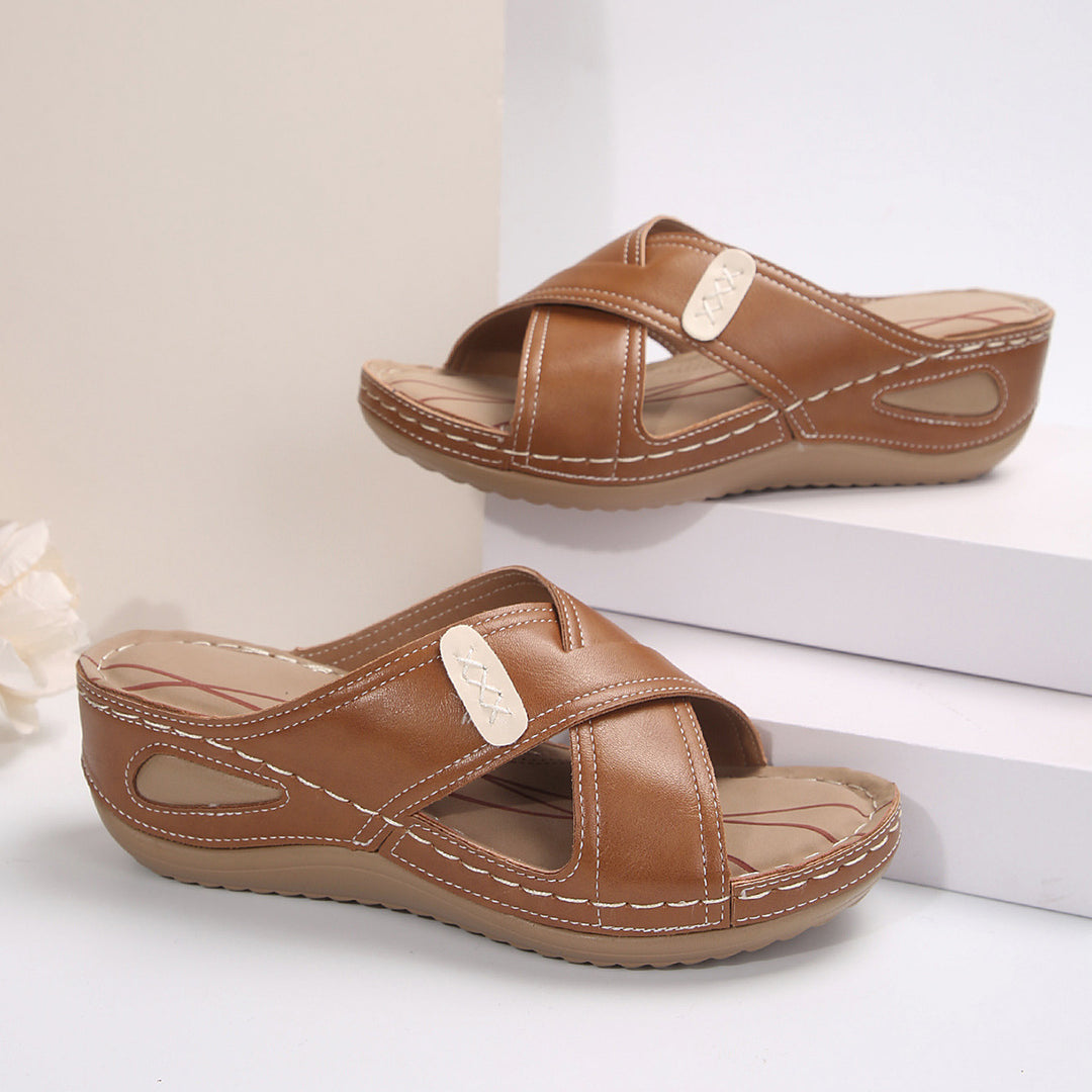 Comfortable and stylish clogs for women with ergonomic sole Lune London