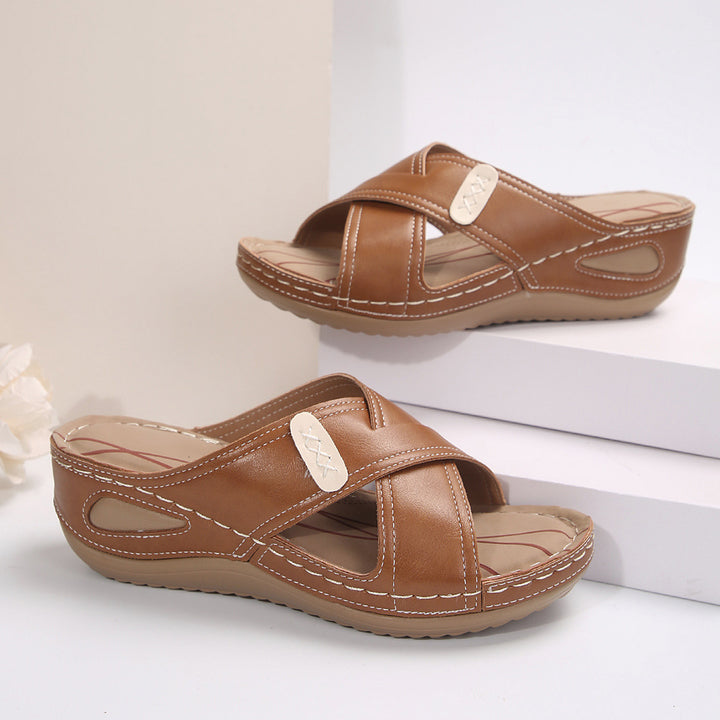 Comfortable and stylish clogs for women with ergonomic sole Lune London