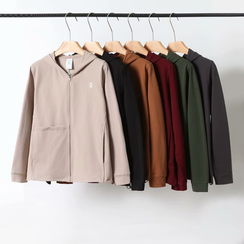 Veste à capuche respirante pour femmes avec poche zippée innovante Chic & Stil