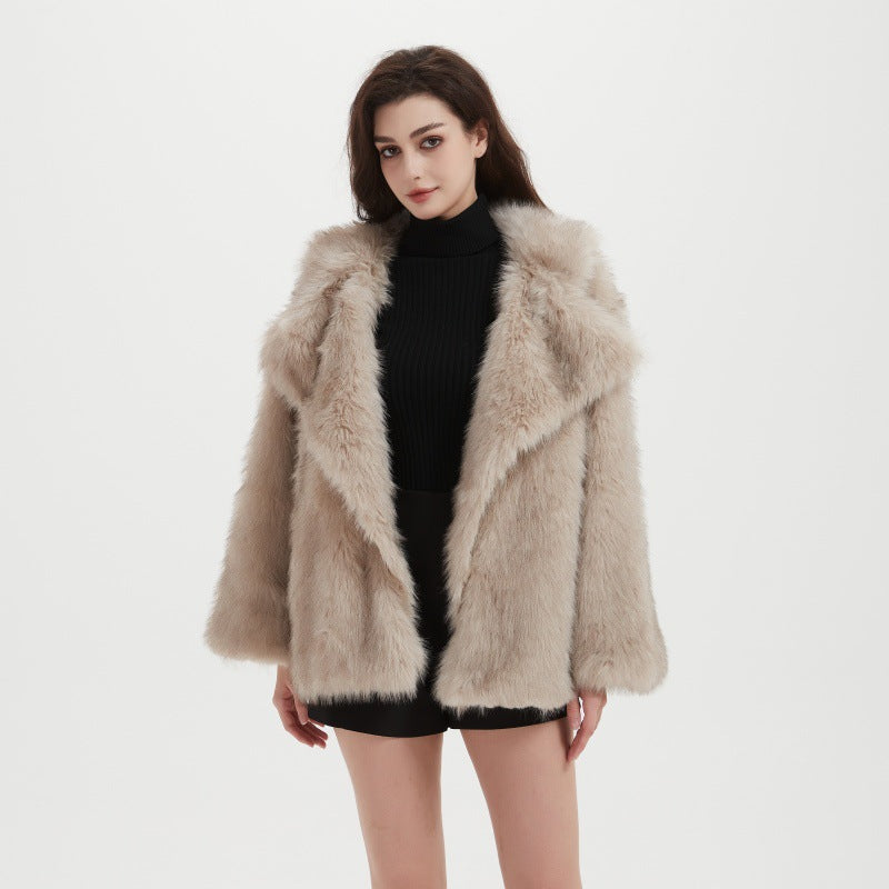 Women Plush Faux Fur Jacket with a Loose Silhouette Lune London