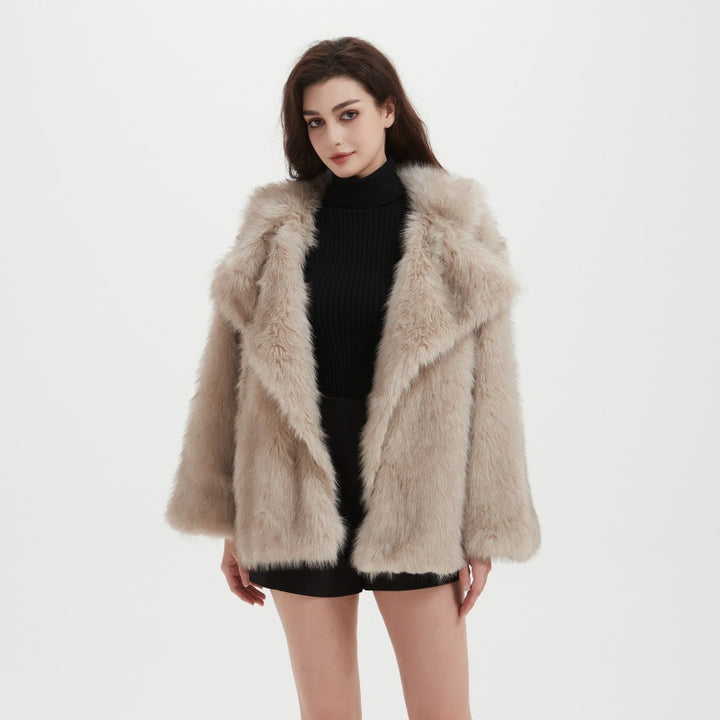 Women Plush Faux Fur Jacket with a Loose Silhouette Lune London