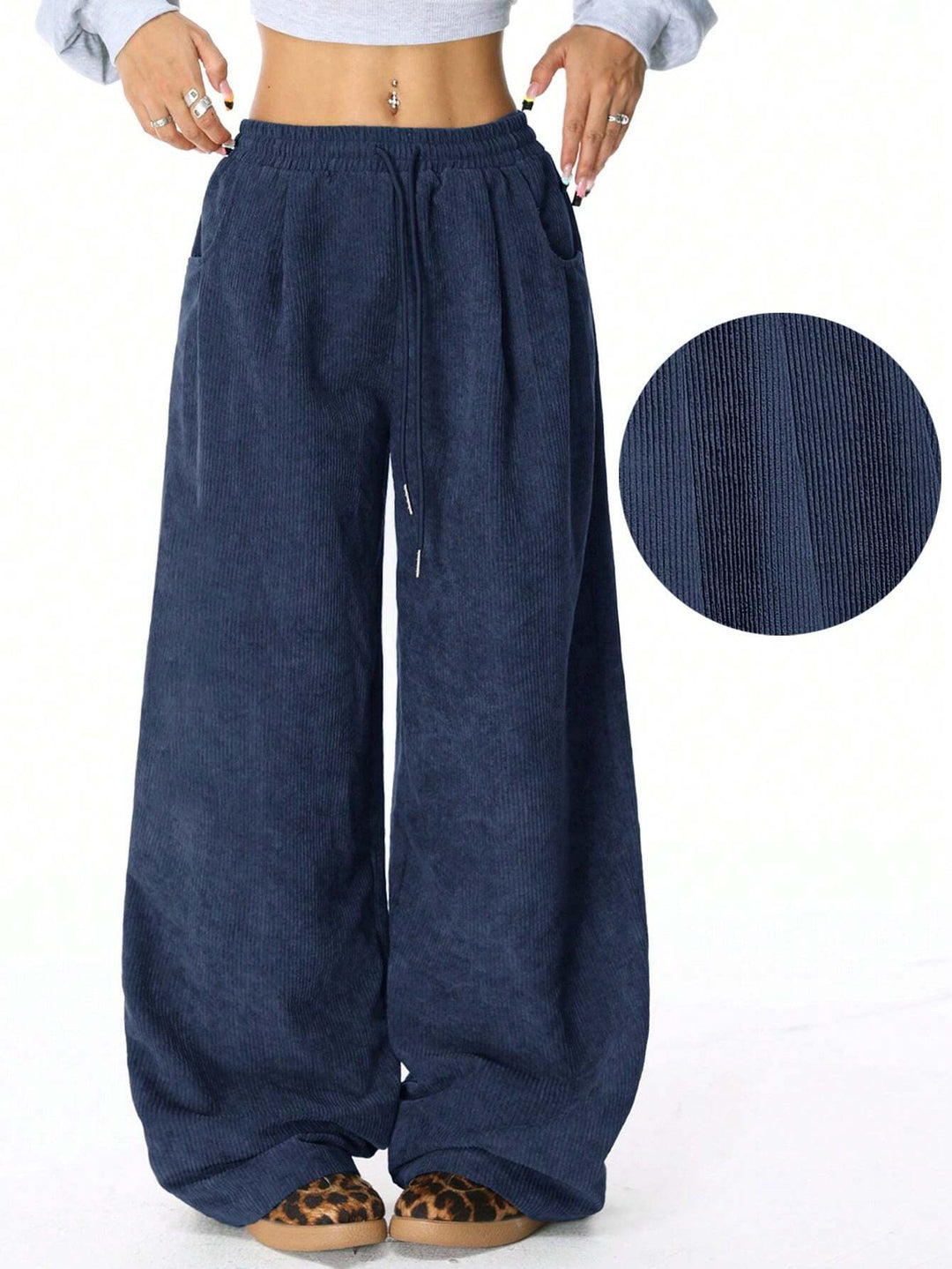 Loose leisure pants for women in ribbed material with elastic waistband and practical pockets Lune London