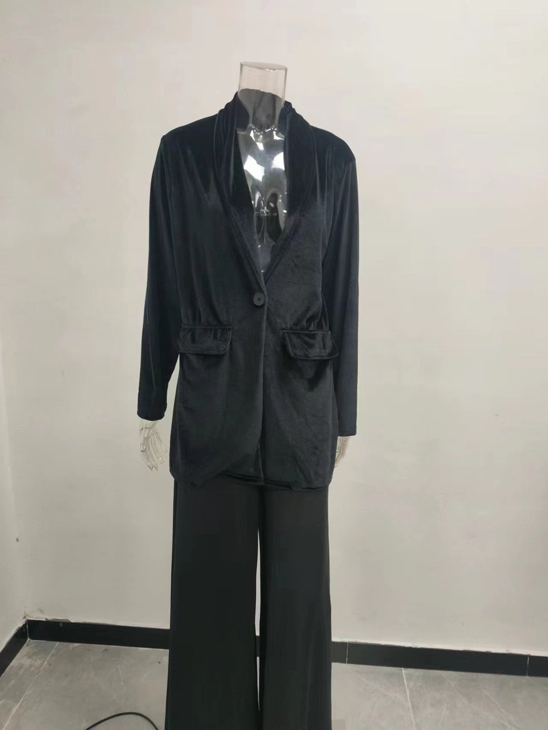 Ladies elegant velvet blazer with pockets Lune London
