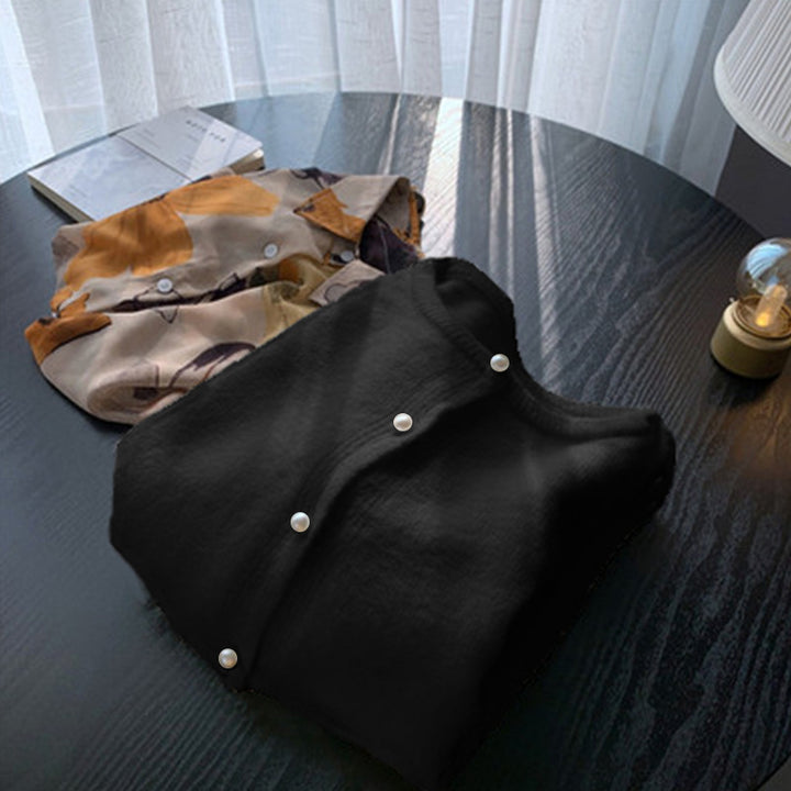 Cardigan femme avec élégants boutons en perles et design moderne Chic & Stil