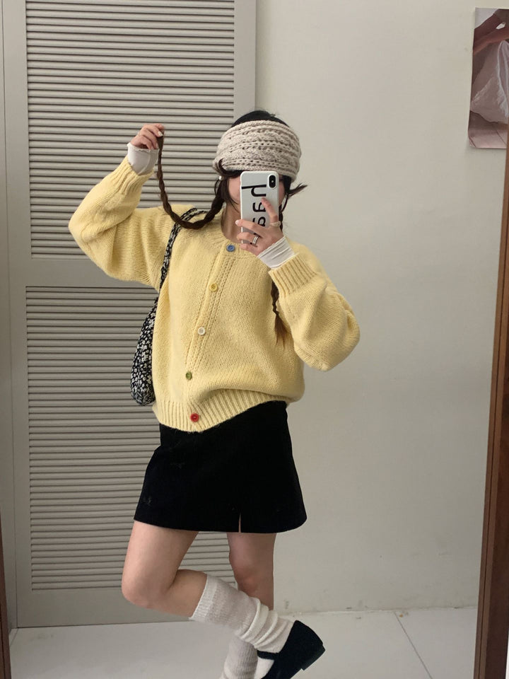 Ladies Comfortable Knit Pullover with Colorful Buttons and a Casual Fit Lune London