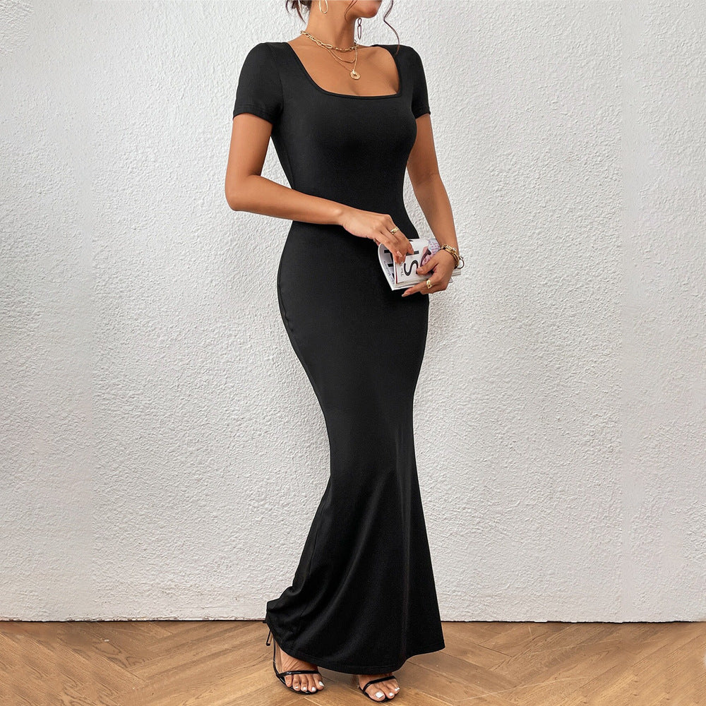 Elegant maxi dress for women with deep U neckline and fitted cut Chic & Stil