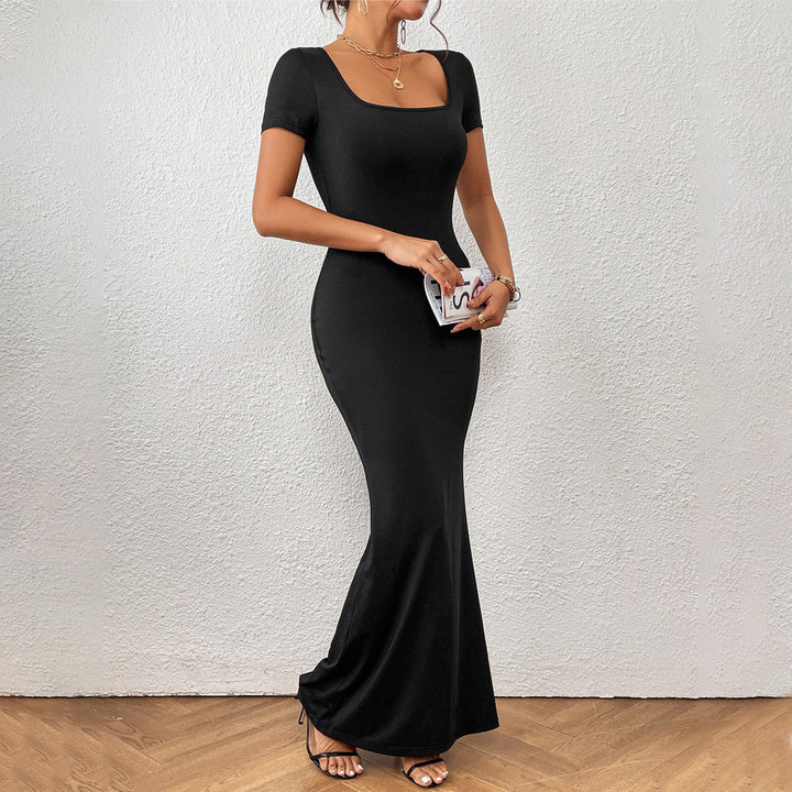 Elegant maxi dress for women with deep U neckline and fitted cut Chic & Stil