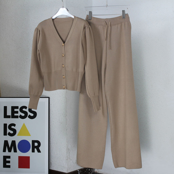 Women refined knit set with V-neck and decorative buttons Lune London