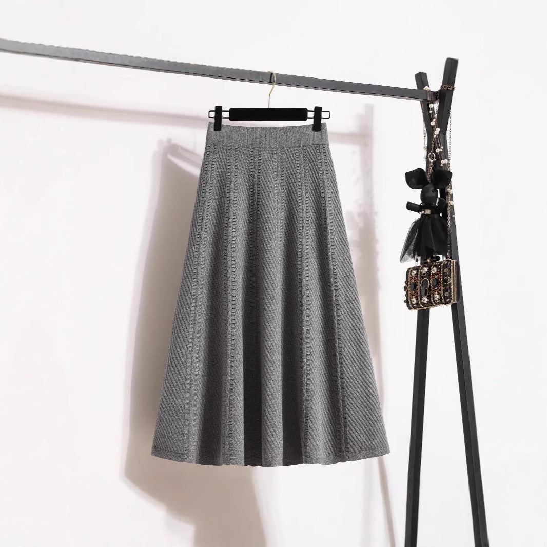 Pleated midi skirt for women with elastic waistband and beautiful texture Lune London