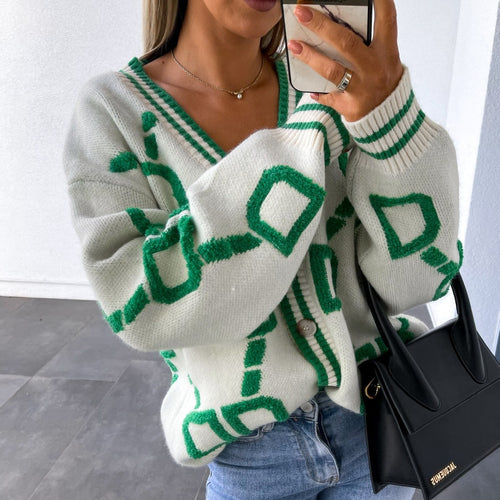 Cardigan féminin ludique avec motif coloré et détails de boutons Chic & Stil