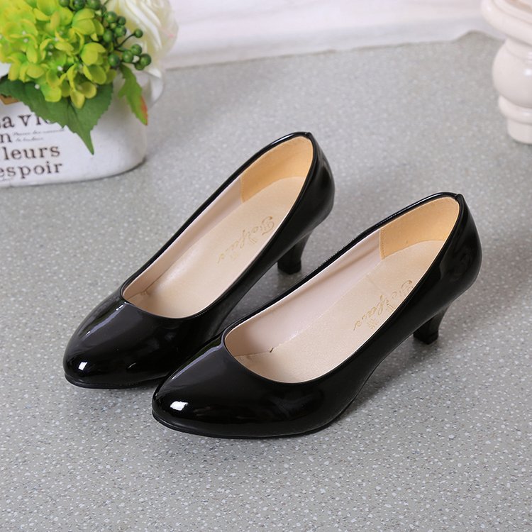 Women Elegant and Timeless Pumps Lune London