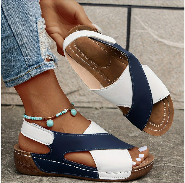 Chic und Stil stylish vacation sandals for women with comfortable sole and trendy closure system