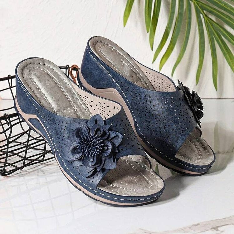 Elegant flower sandals for women with breathable upper material and comfortable sole Lune London