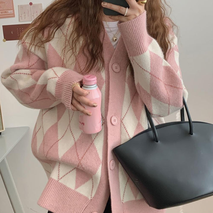 Casual cardigan for women with diamond pattern and large buttons Lune London