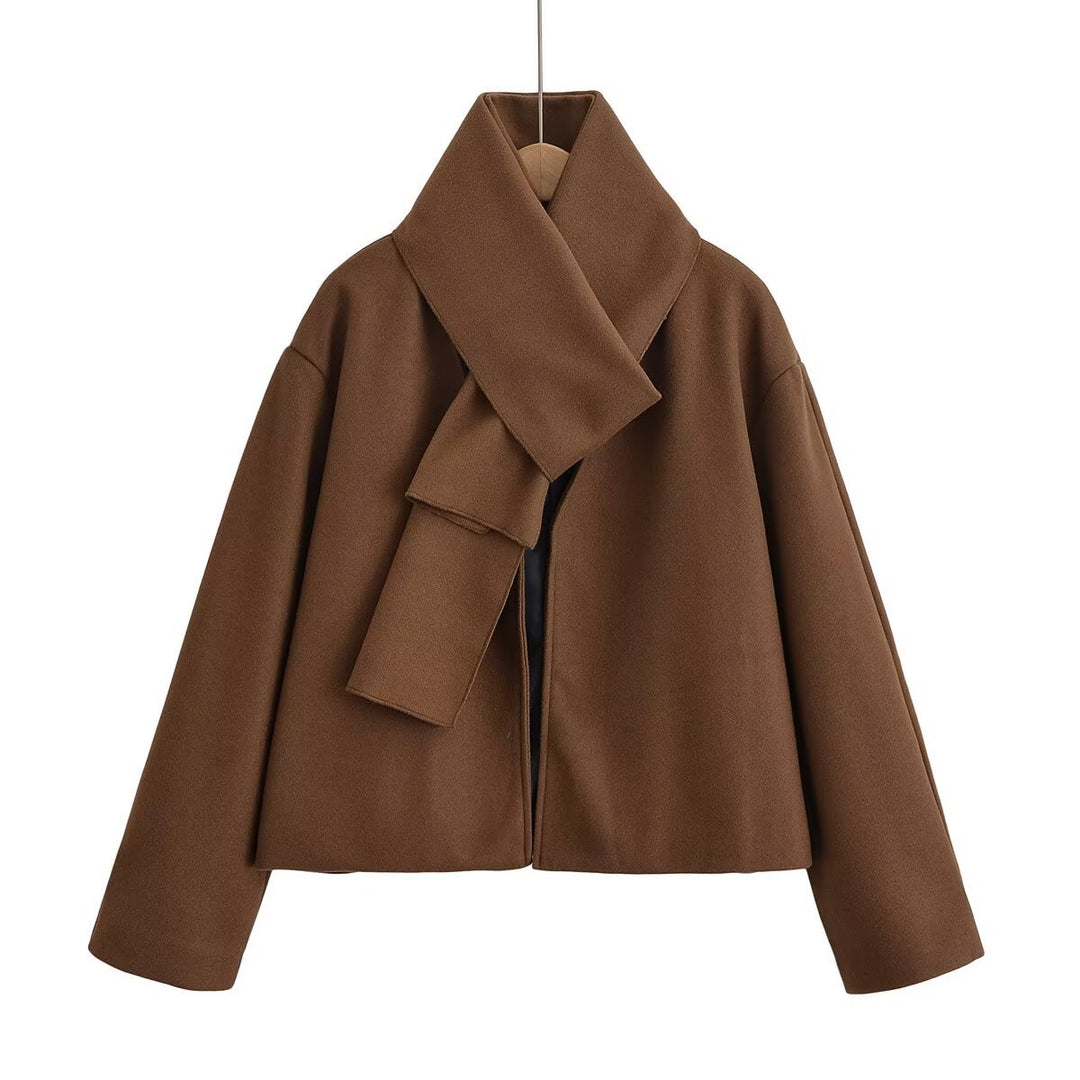 Elegant short jacket for ladies with large collar Lune London